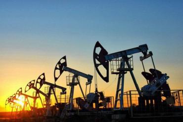 Giá dầu lập kỷ lục mới: Vượt 110 USD/thùng